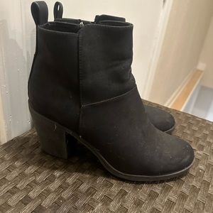 Black heeled booties, soze 8. worn and loved. heel ~1 in